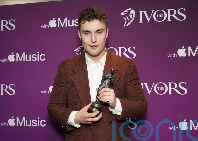 Sam Fender jokes he plans to destroy a Keir Starmer pinata with his Ivor Award