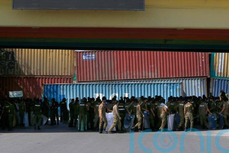 Roadblocks set up in Pakistani capital to thwart Imran Khan rally