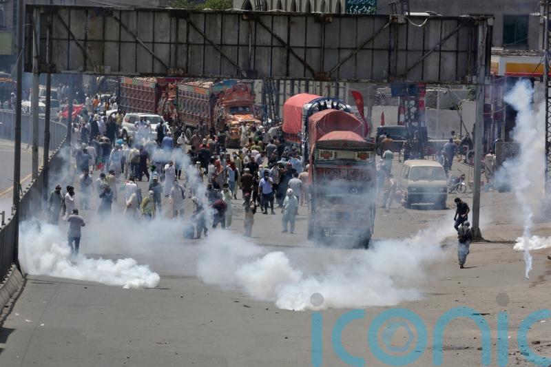 Police in Pakistan fire tear gas in bid to stop ex-PM Khan’s banned rally