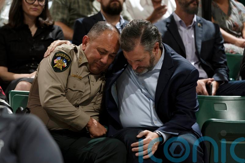 Police face questions over delays storming Texas school