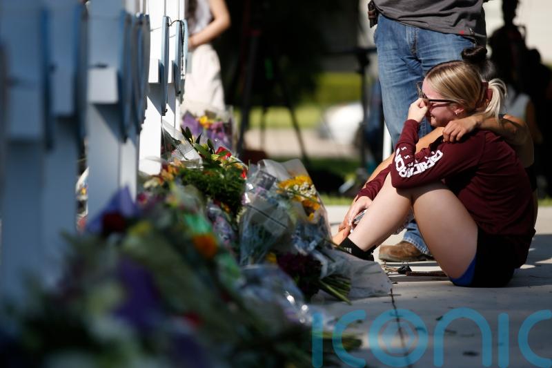 Girl ‘pleaded for police help’ while officers waited outside massacre classroom