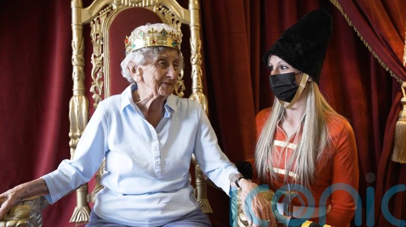 VIDEO: Nonagenarian crowned Queen of her own Buck Palace as guest at Platinum Jubilee tea party complete with ‘Royal Guards’ and a corgi