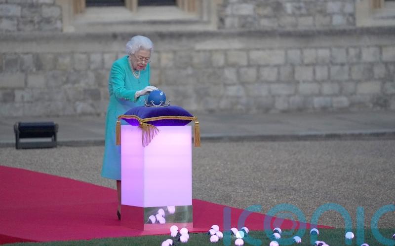 Delighted Queen leads Jubilee celebrations at beacon lighting and on balcony