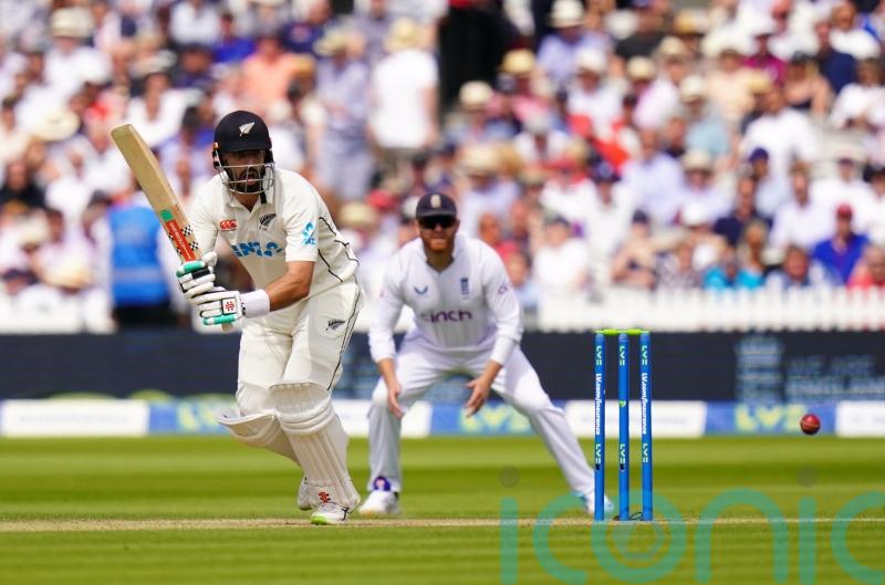 New Zealand duo put England on back foot with century stand