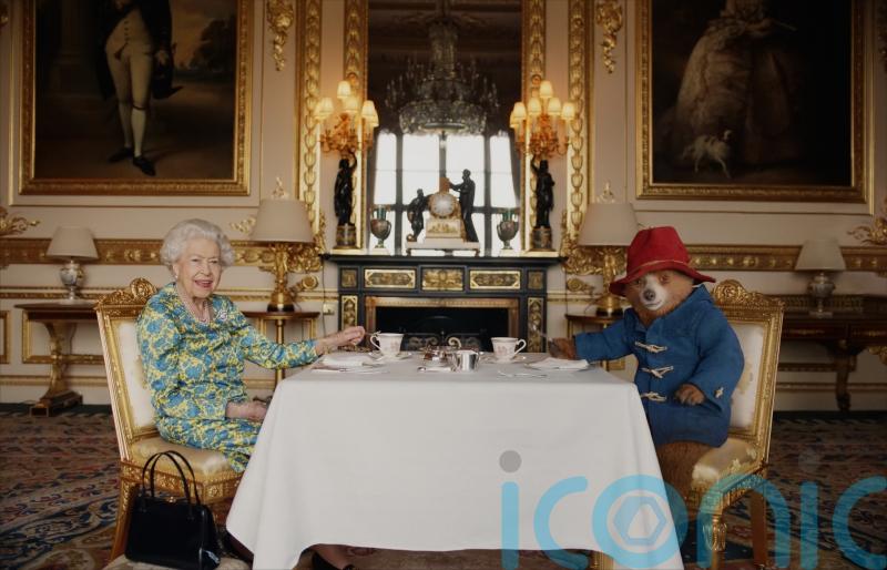 Queen in comic sketch with Paddington Bear at Jubilee concert