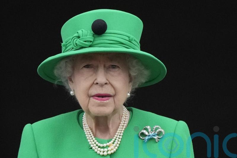 Queen pledges to serve ‘to the best of my ability, supported by my family’