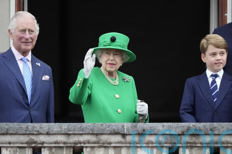 Queen wears green as Platinum Jubilee celebrations conclude