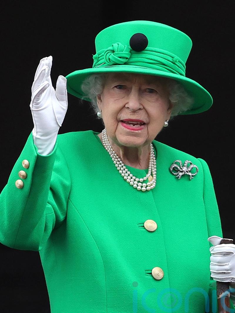Queen ‘committed’ to serving nation as Jubilee well-wishers leave her ‘humbled’