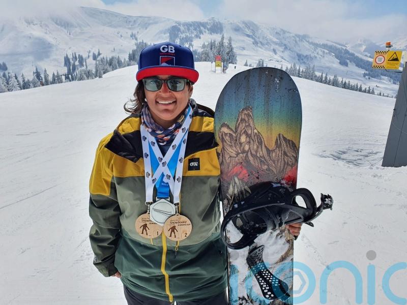 Music teacher whose “trapped nerve” turned out to be MS keeps snowboarding despite having no feeling below her knees and aims for the Paralympics