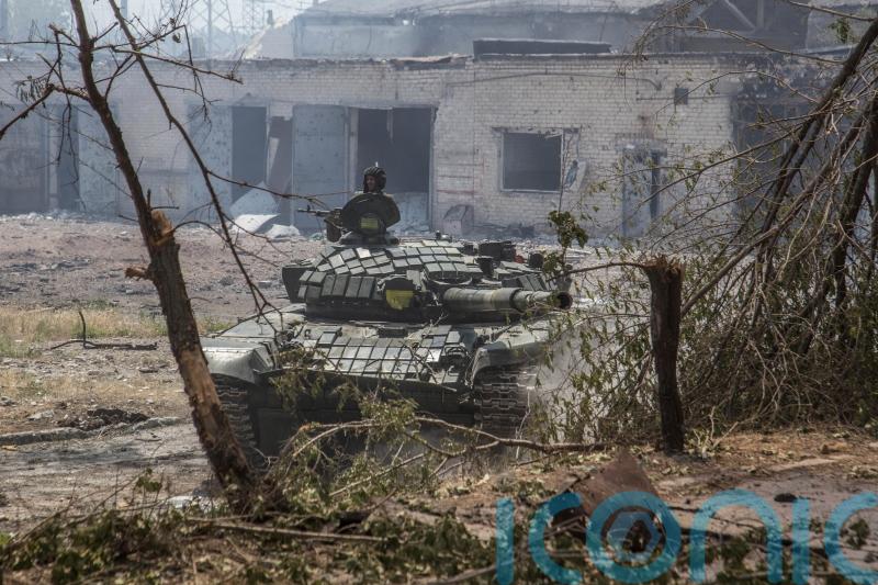 Key city&rsquo;s fate in balance as fighting rages in east Ukraine