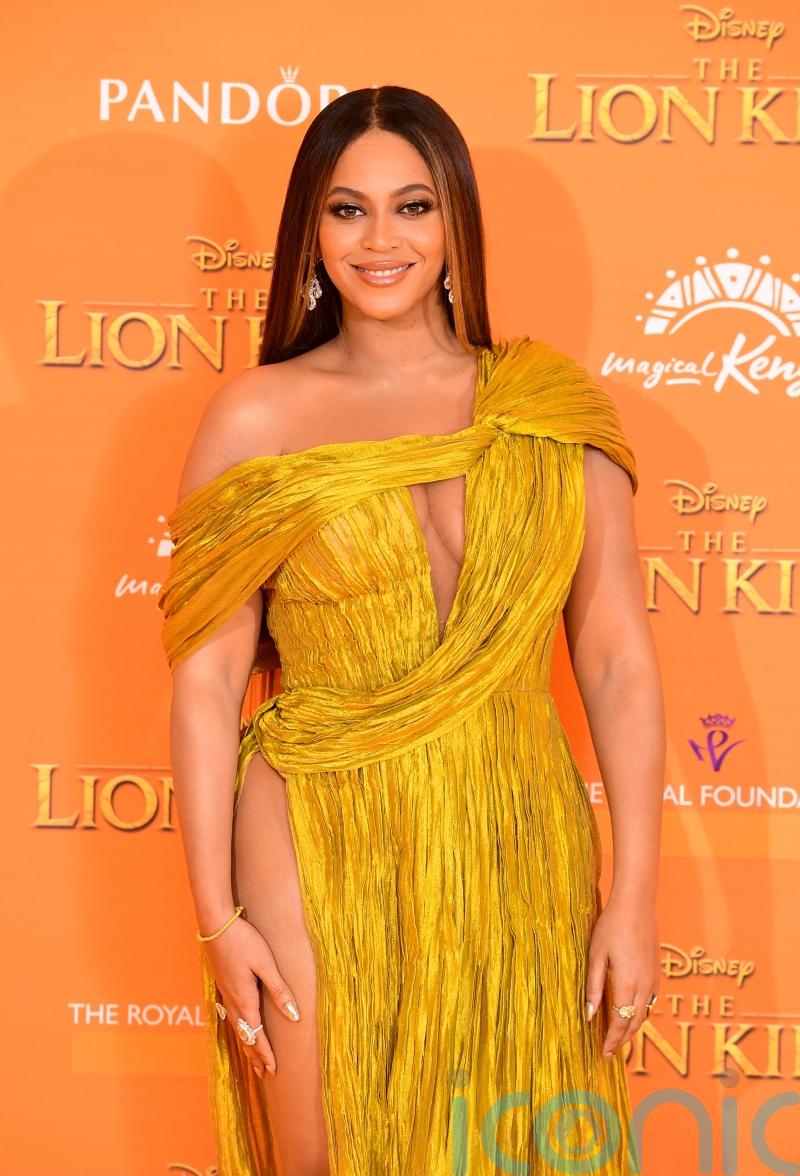 Fans speculate after Beyonce wipes her social media profile pictures