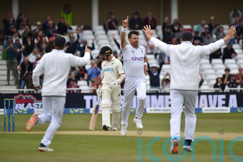 James Anderson claims 650th Test wicket as England look to seize initiative