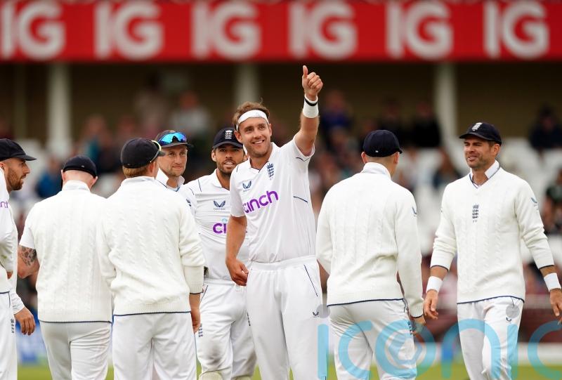 England bowlers tee up grandstand finish to second Test against New Zealand
