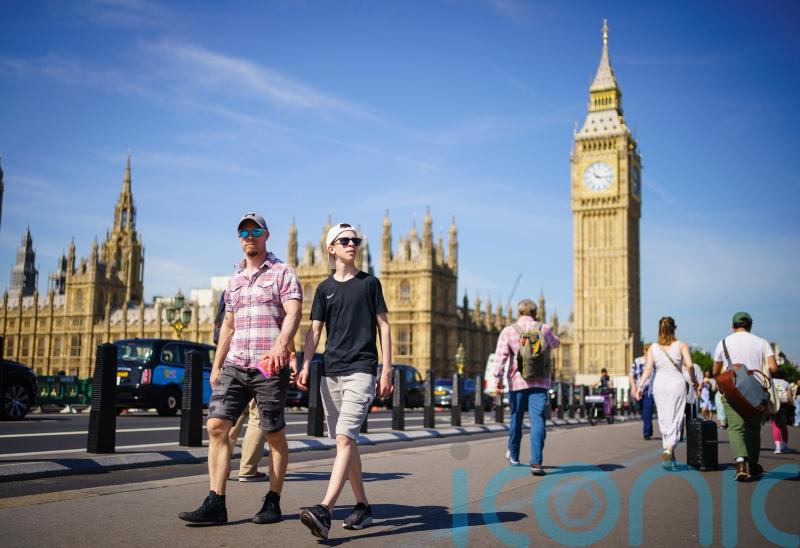 Hot spell to build to a ‘crescendo’ on Friday