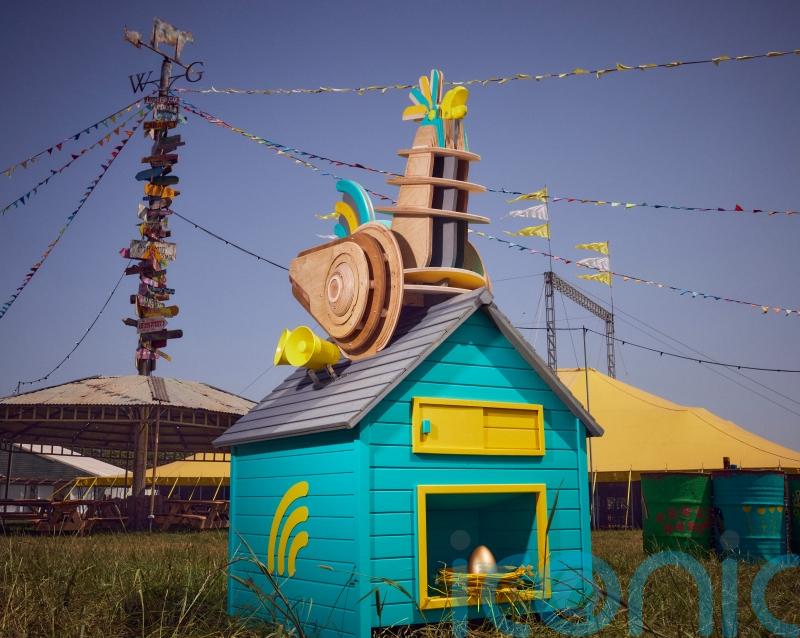 Robotic rooster will remind Glastonbury-goers of headline set start times