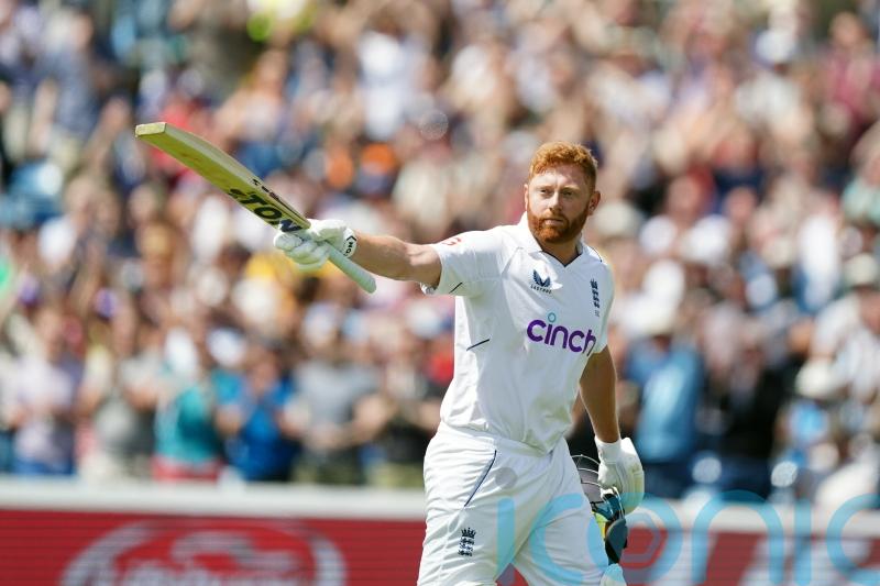 England have Headingley buzzing again as late burst rocks New Zealand