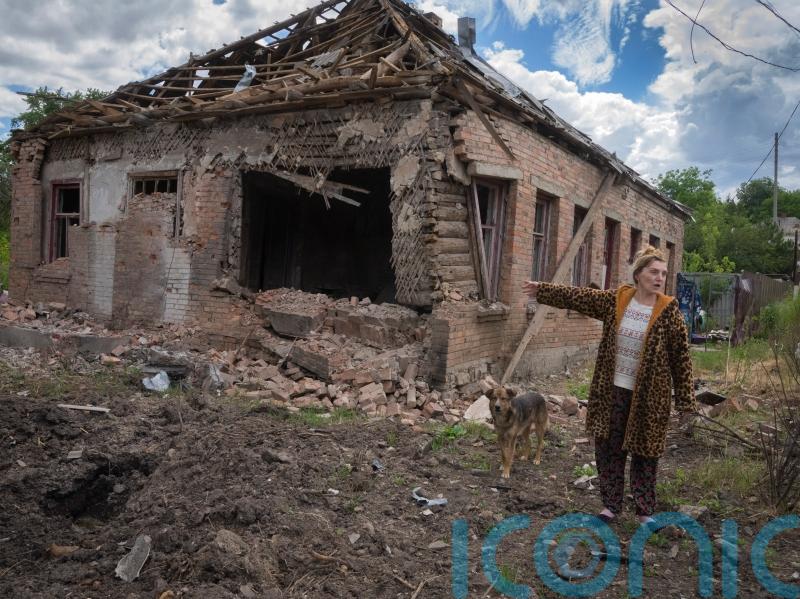 Russia pushes to block second city in eastern Ukraine
