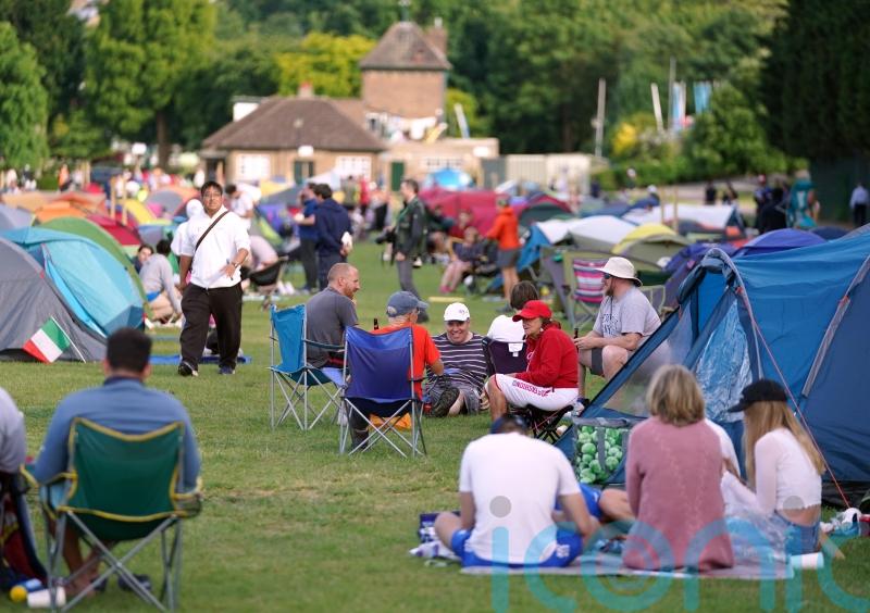Thousands arrive at Wimbledon for first full-capacity tournament in three years