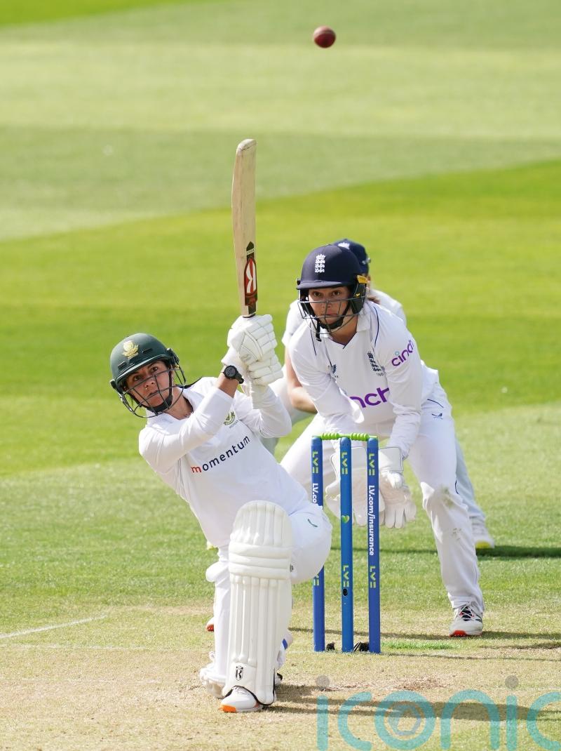 Marizanne Kapp steers South Africa out of trouble after England’s flying start