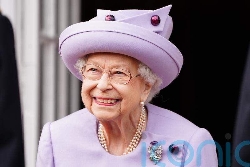 Queen greets members of the armed forces at parade in Edinburgh