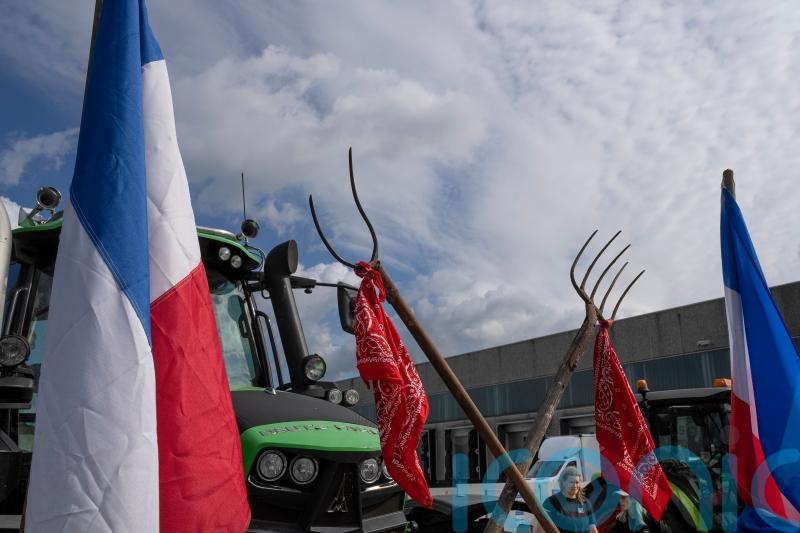 Dutch farmers block entrances to supermarket warehouses