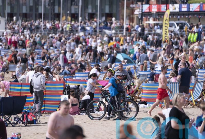 UK to be hotter than Los Angeles at 28C before predicted heatwave