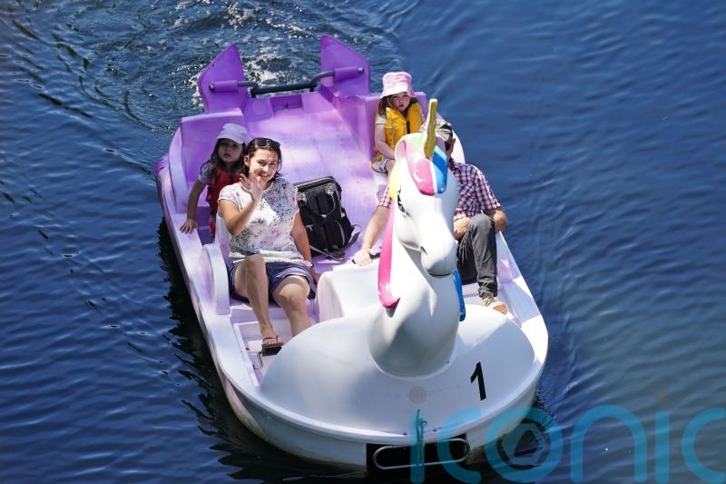 In Pictures: Britons take to the rivers to bask in the summer sun