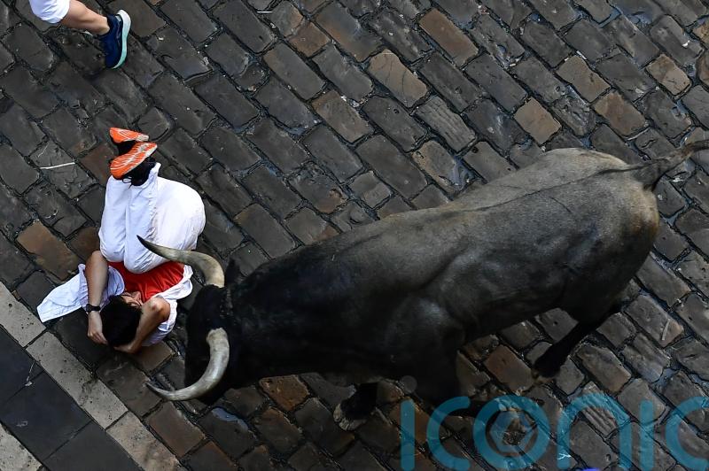 Bull runners narrowly avoid being gored at San Fermin Festival