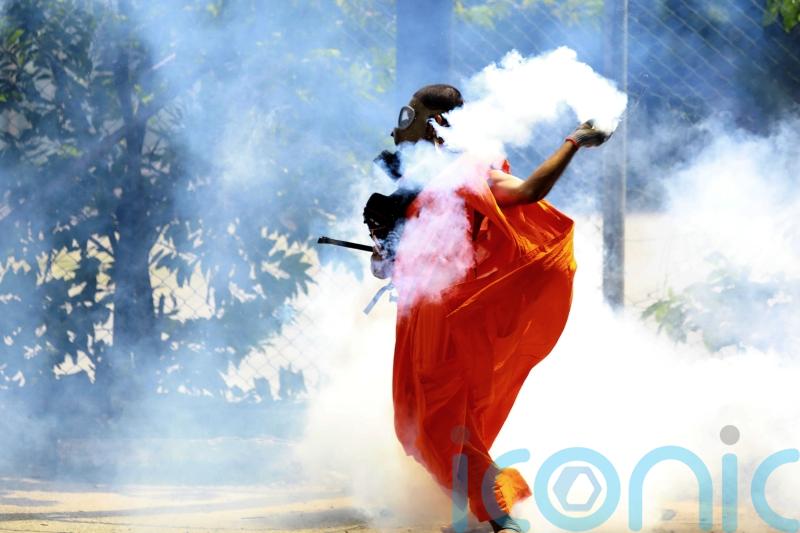Protesters burn home of Sri Lankan Prime Minister