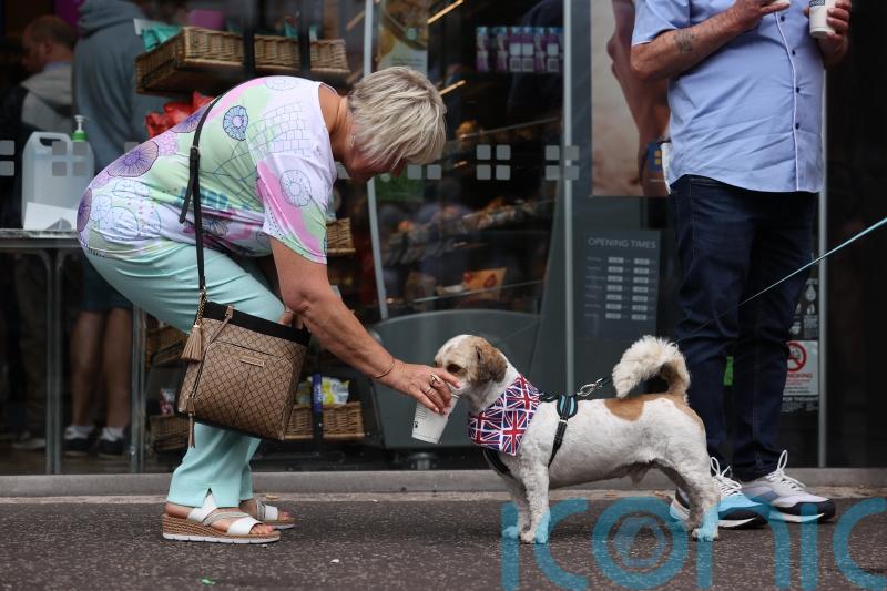 UK faces soaring temperatures and &lsquo;tropical nights&rsquo; as heat warning extended