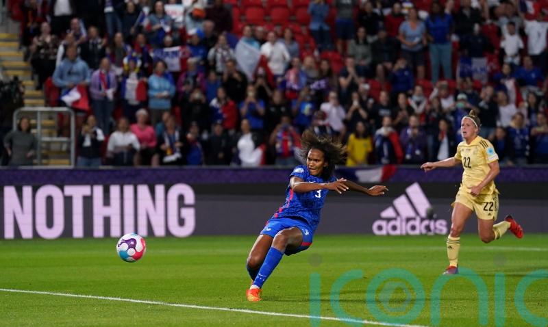 France make it two from two as Italy remain alive after Iceland draw