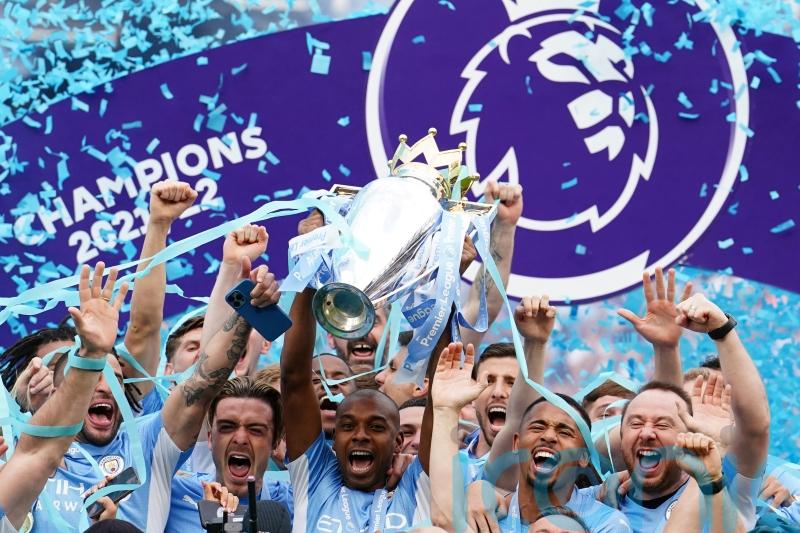 ‘Greeters Guild’ comedian waves baffled Man City players off on pre-season tour