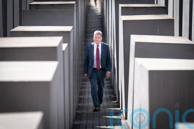 Starmer denies using Holocaust memorial for political purposes
