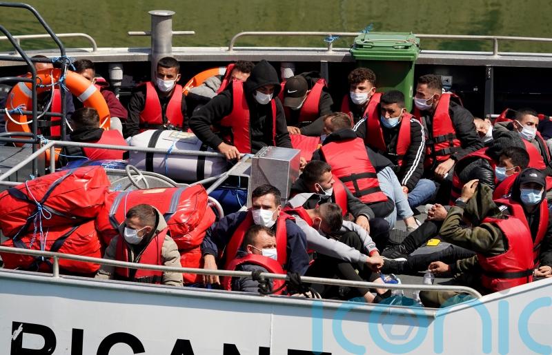 Migrants brave heatwave as arrivals close to exceeding 15,000 for the year