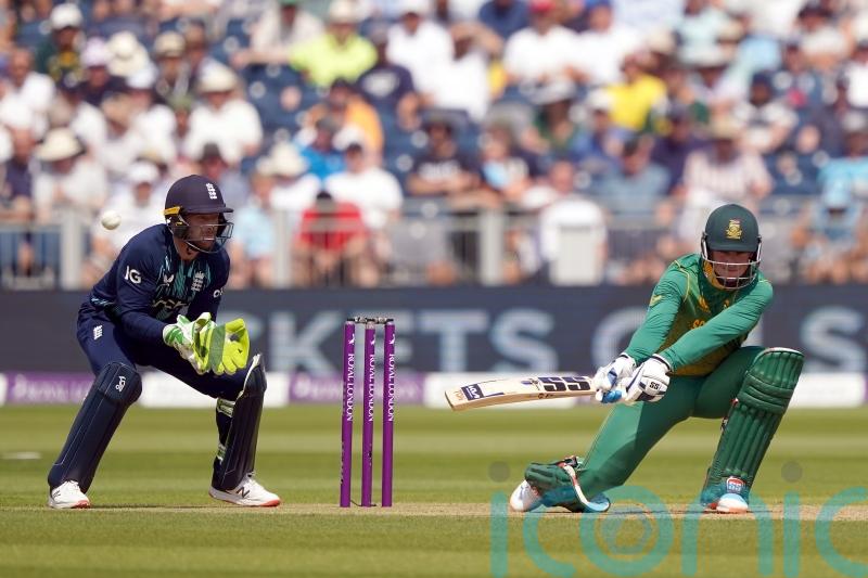 Rassie van der Dussen hits century as heat restricts Matthew Potts to four overs