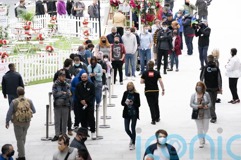 Slight increase in sales but shoppers remain cautious over price rises – figures