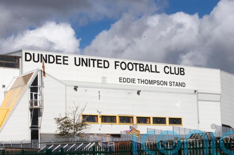Dundee United sign goalkeeper Mark Birighitti from Central Coast Mariners