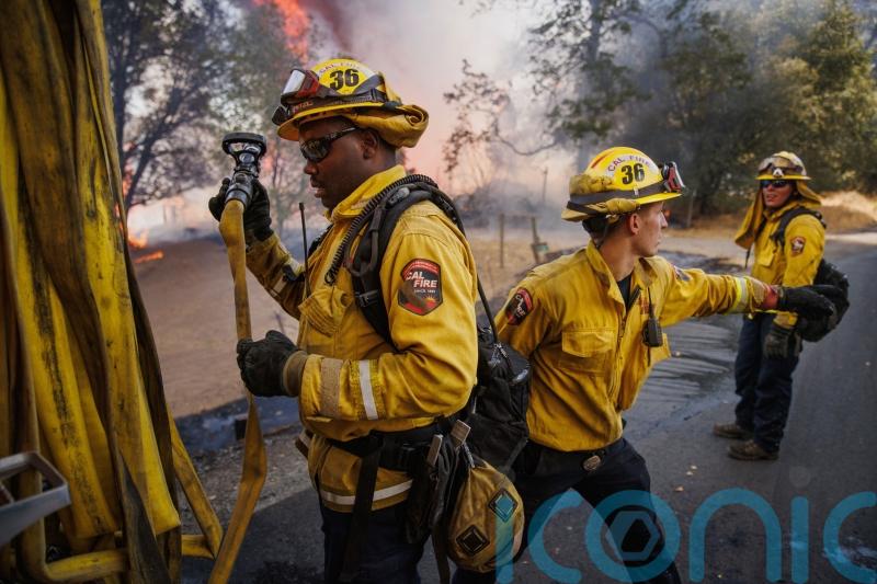 Firefighters unable to contain destructive Oak Fire in California