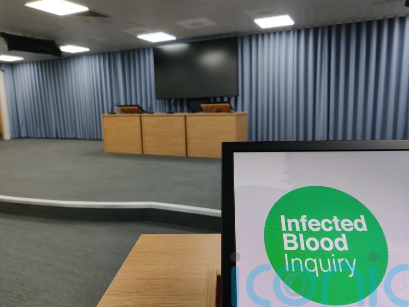 Minister’s briefing on infected blood was inaccuarate, senior medic says