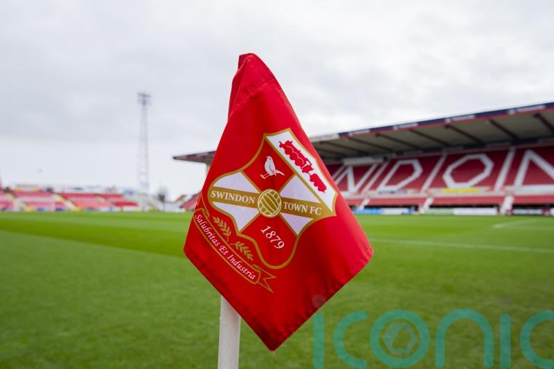 Scott Lindsey lauds ‘fantastic’ work ethic of 10-man Swindon in Salford draw