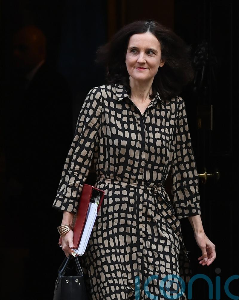 Defection played down as Tory leadership campaign teams trade words over economy