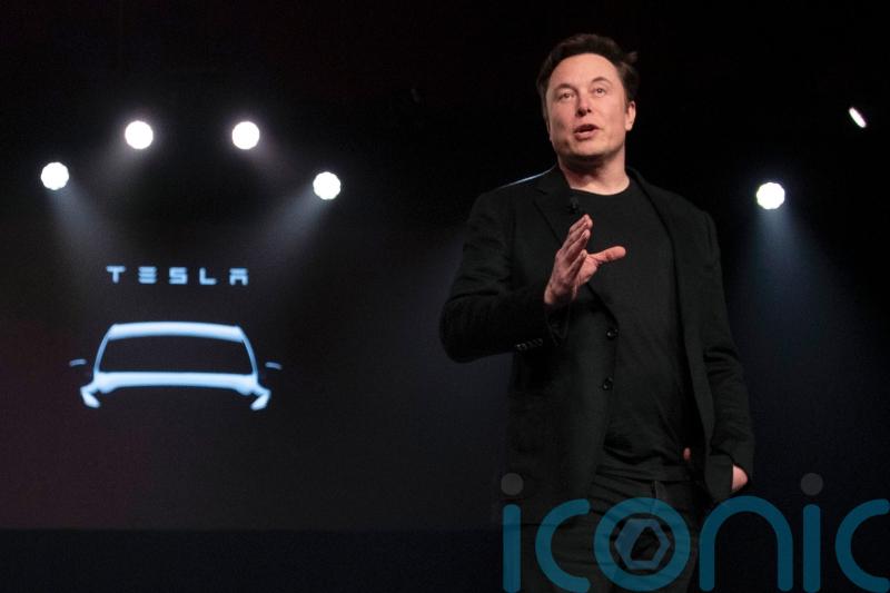 Elon Musk sells &pound;5.8 billion in Tesla shares ahead of Twitter fight