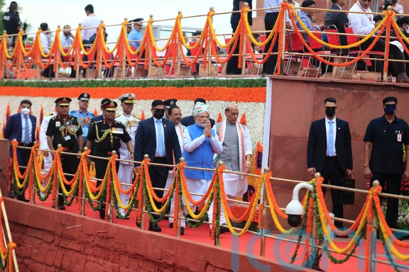 Modi vows to turn India into developed country in next 25 years