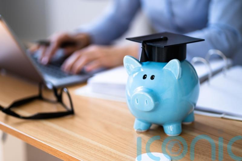 5 things teenagers need to know about managing their money at university