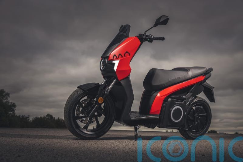 Seat cuts price of electric MO scooter for August