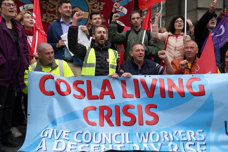Edinburgh waste workers ‘very angry’ as strike begins across the city