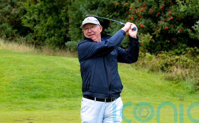 Sir Alex Ferguson hosts golf tournament to raise funds for students