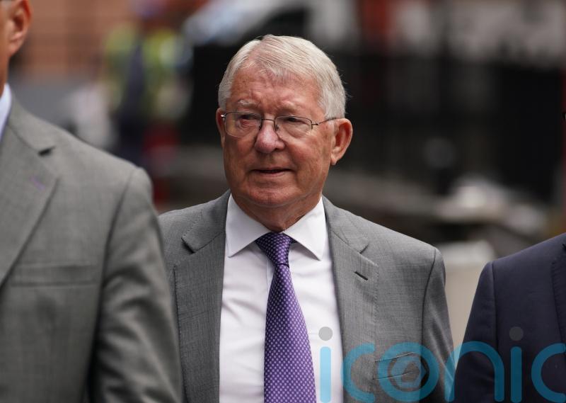 Manchester United’s Sir Alex Ferguson in court to defend Ryan Giggs