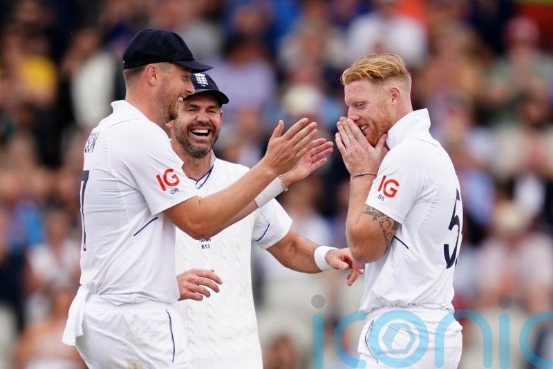 Pace bowlers give England early control of second Test against South Africa