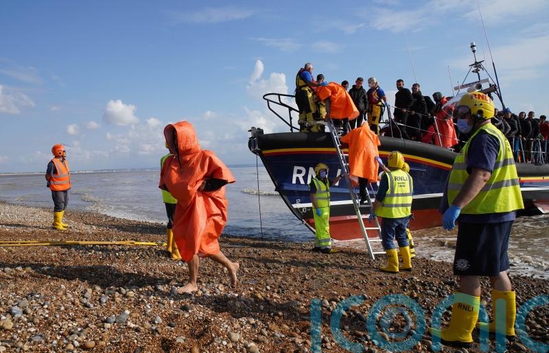 More migrants cross Channel as annual total nears 25,000